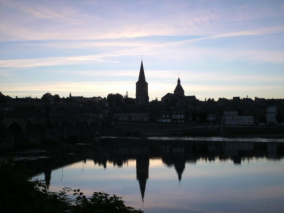 Maison De La Loire La Charite Bagian luar foto