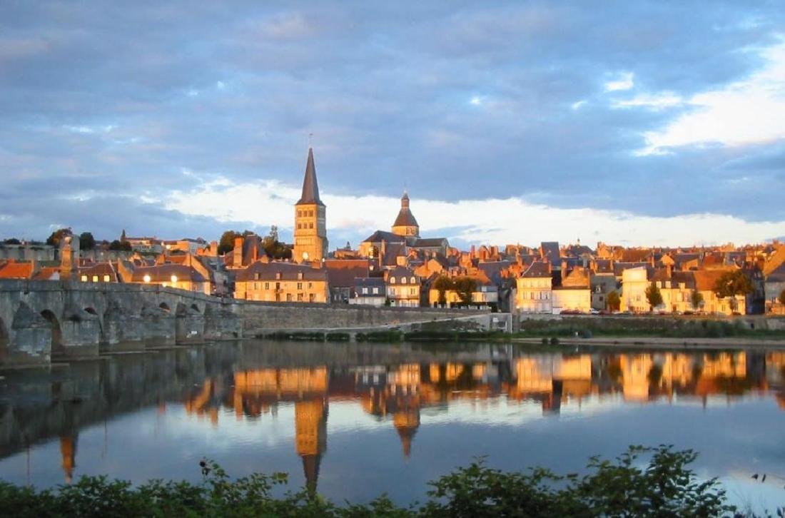 Maison De La Loire La Charite Bagian luar foto